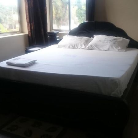 Itetemia Royal Inn Dar es Salaam Esterno foto